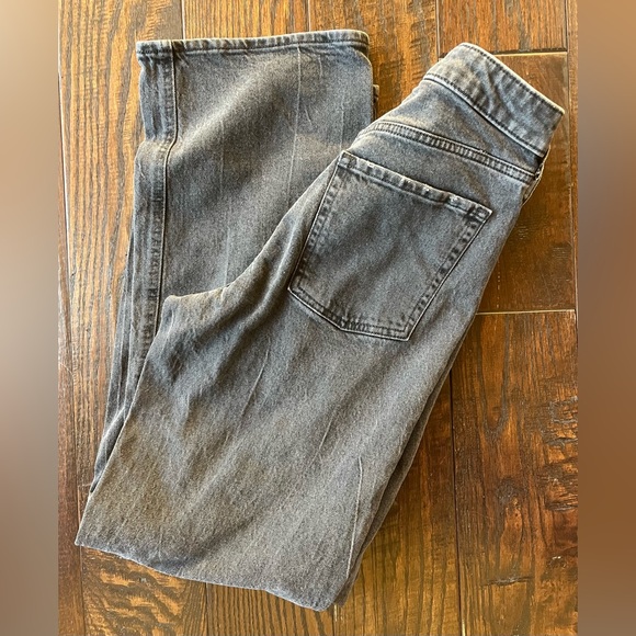 Old Navy Extra High-Rise Jeans - Picture 6 of 9